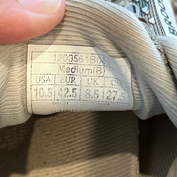 Women’s Brooks tennis shoes.  Ghost 14.  Size 10.5  Gray Silver - Picture 2 of 10